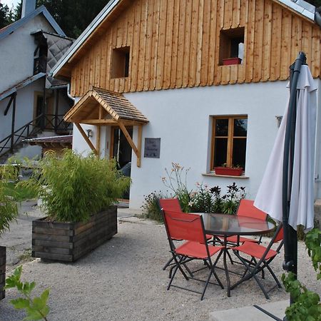 Gîte du Fourpéret-Parc Naturel du Haut-Jura Longevilles-Mont-dʼOr Exterior foto