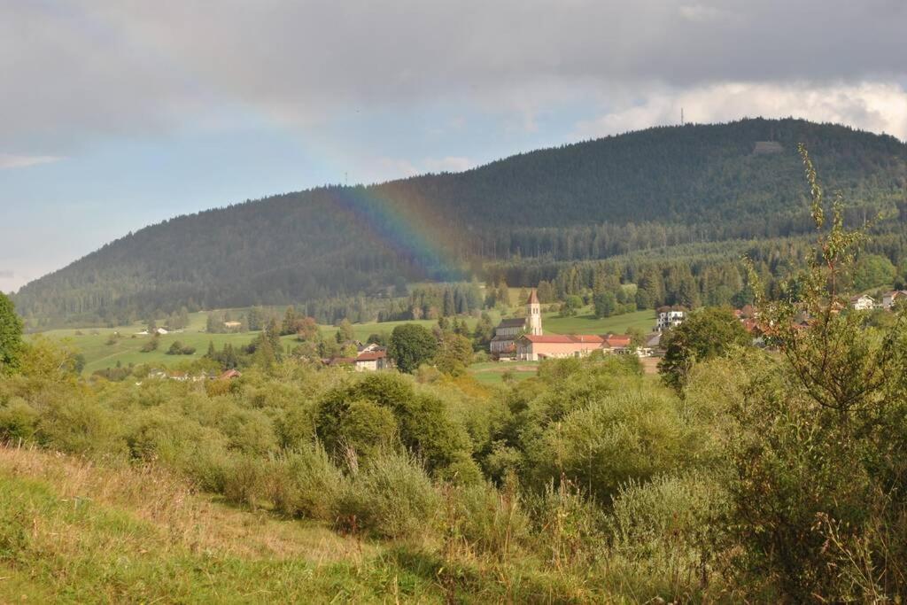 Gîte du Fourpéret-Parc Naturel du Haut-Jura Longevilles-Mont-dʼOr Exterior foto