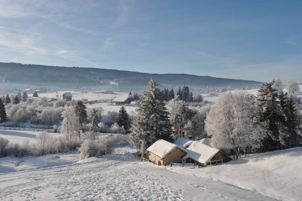 Gîte du Fourpéret-Parc Naturel du Haut-Jura Longevilles-Mont-dʼOr Exterior foto