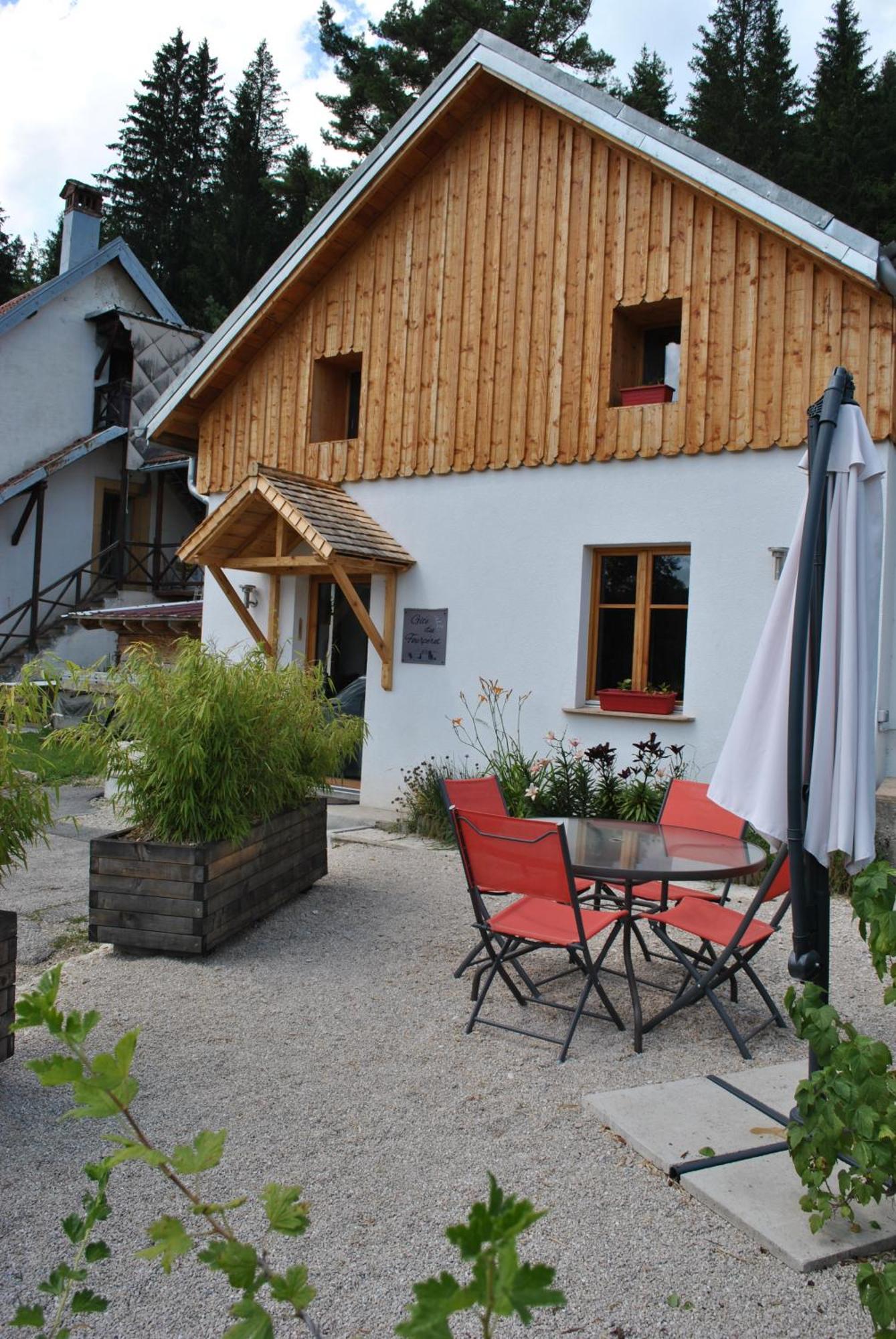 Gîte du Fourpéret-Parc Naturel du Haut-Jura Longevilles-Mont-dʼOr Exterior foto
